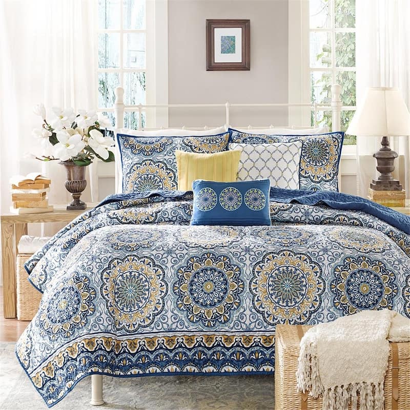 Madison Park Tangiers 6 Piece Reversible Quilt Set with Throw Pillows