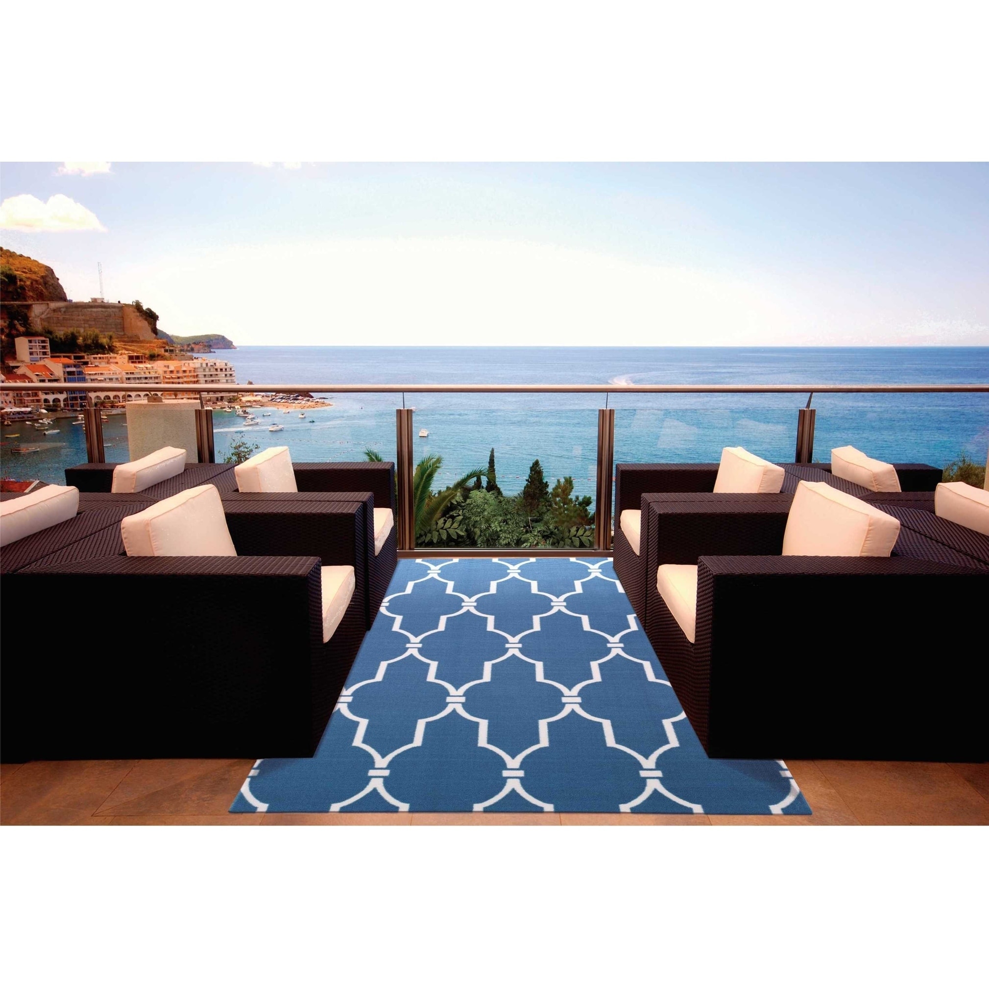 Nourison Indoor/ Outdoor Navy Rug (43 X 63)