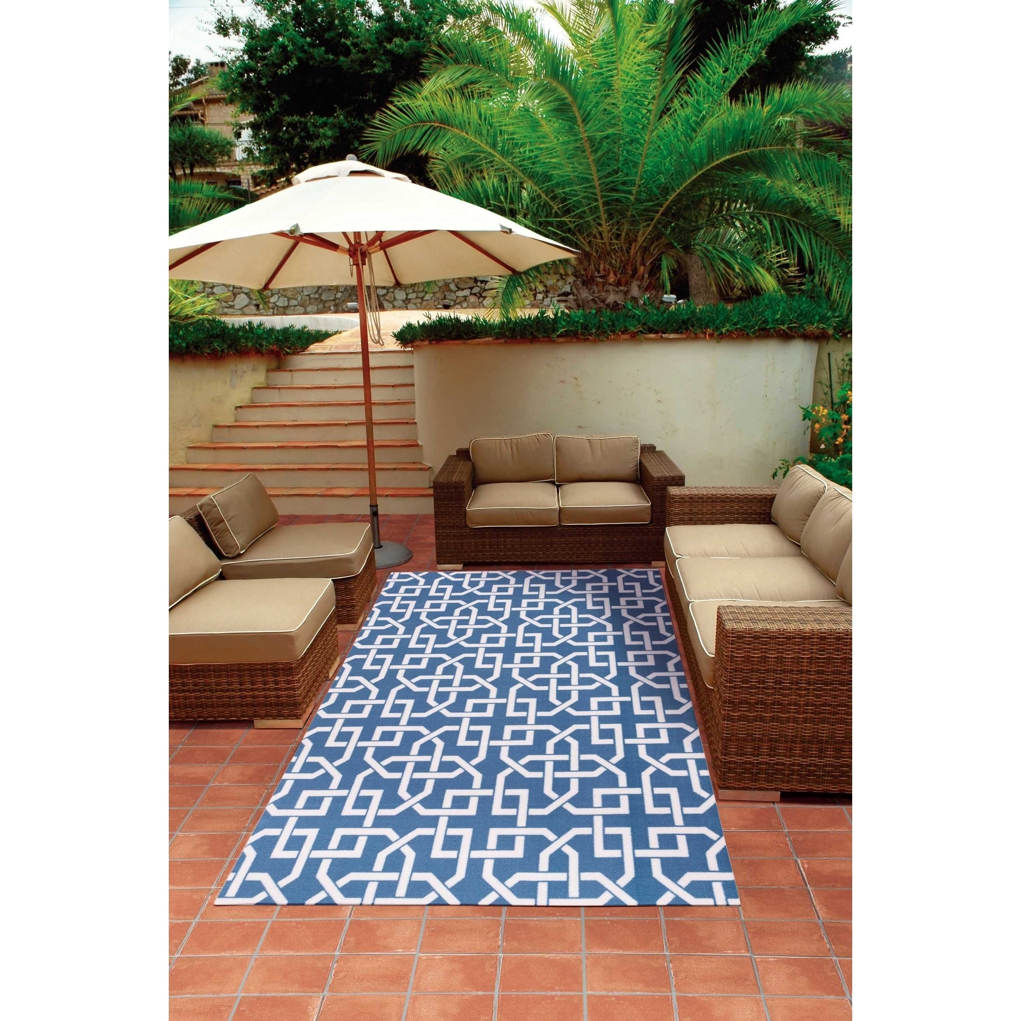 Nourison Navy And Ivory Geometric Indoor/outdoor Area Rug (43 X 63)