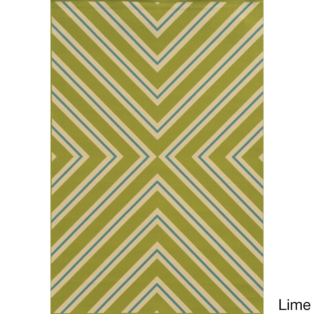 Indoor/ Outdoor Geometric Polypropylene Rug (67 X 96)