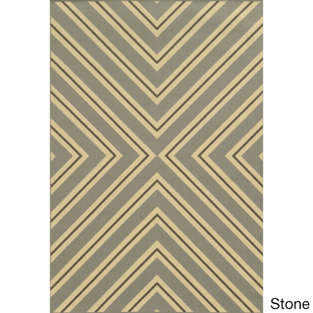 Indoor/ Outdoor Geometric Polypropylene Rug (67 X 96)