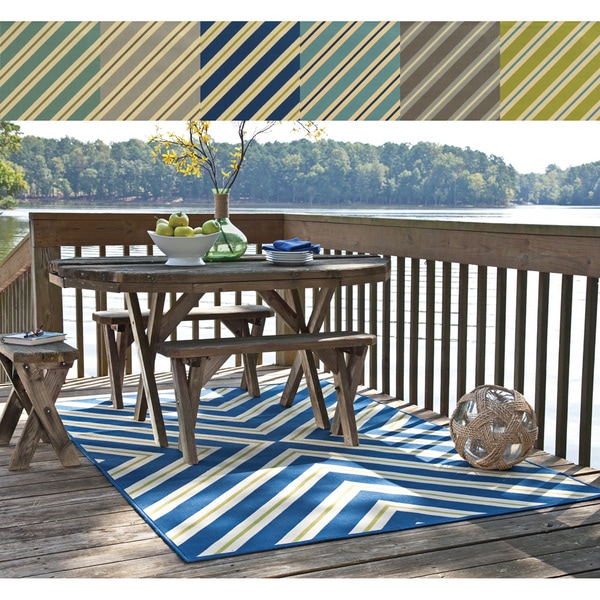 Indoor/ Outdoor Geometric Polypropylene Rug (7'10 x 10'10) Style Haven 7x9   10x14 Rugs