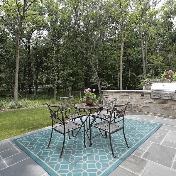 StyleHaven Indoor/ Outdoor Geometric Tile Rug (7'10 x 10'10)