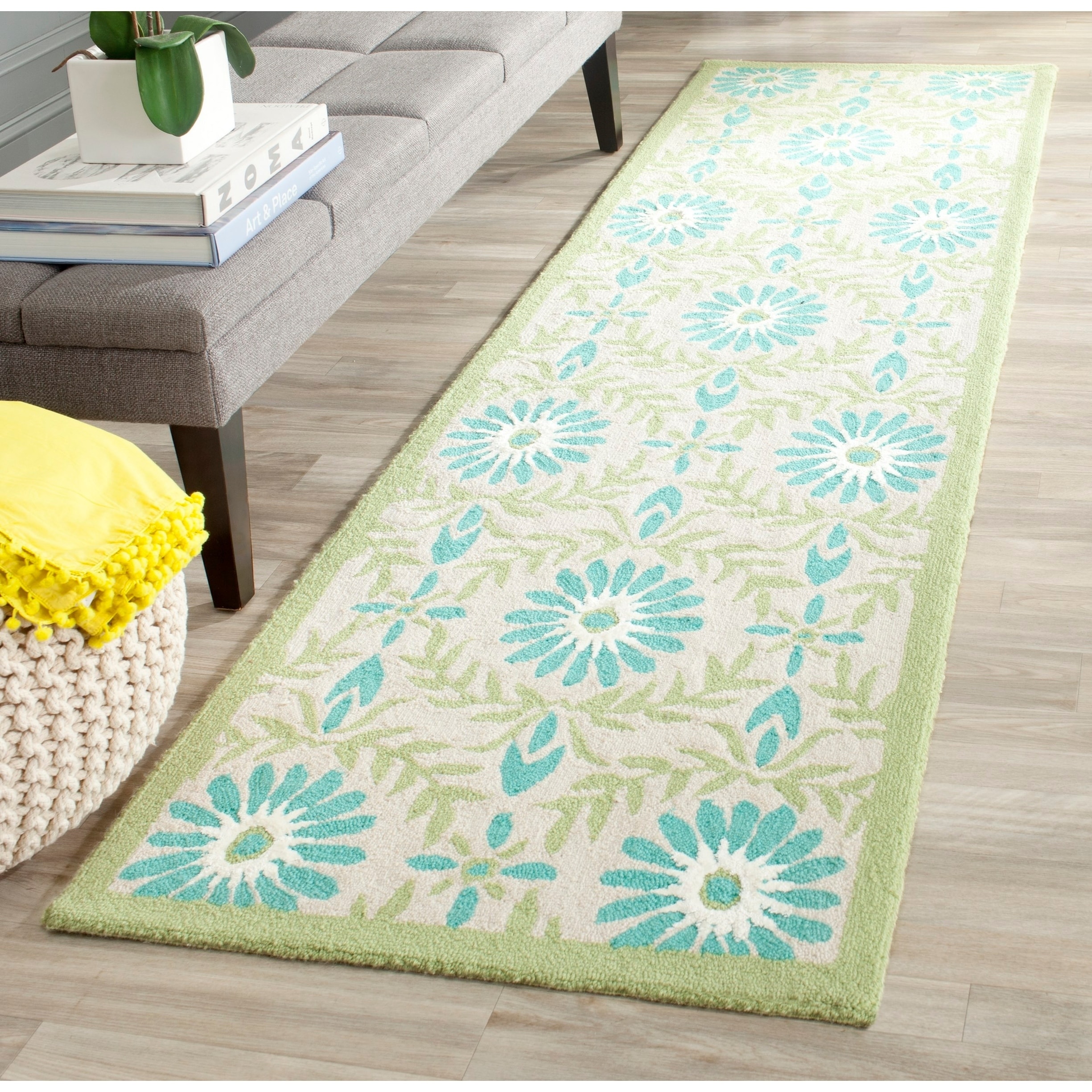 Isaac Mizrahi By Safavieh Wreath Floral Blue/ Creme Wool Rug (4 X 6)