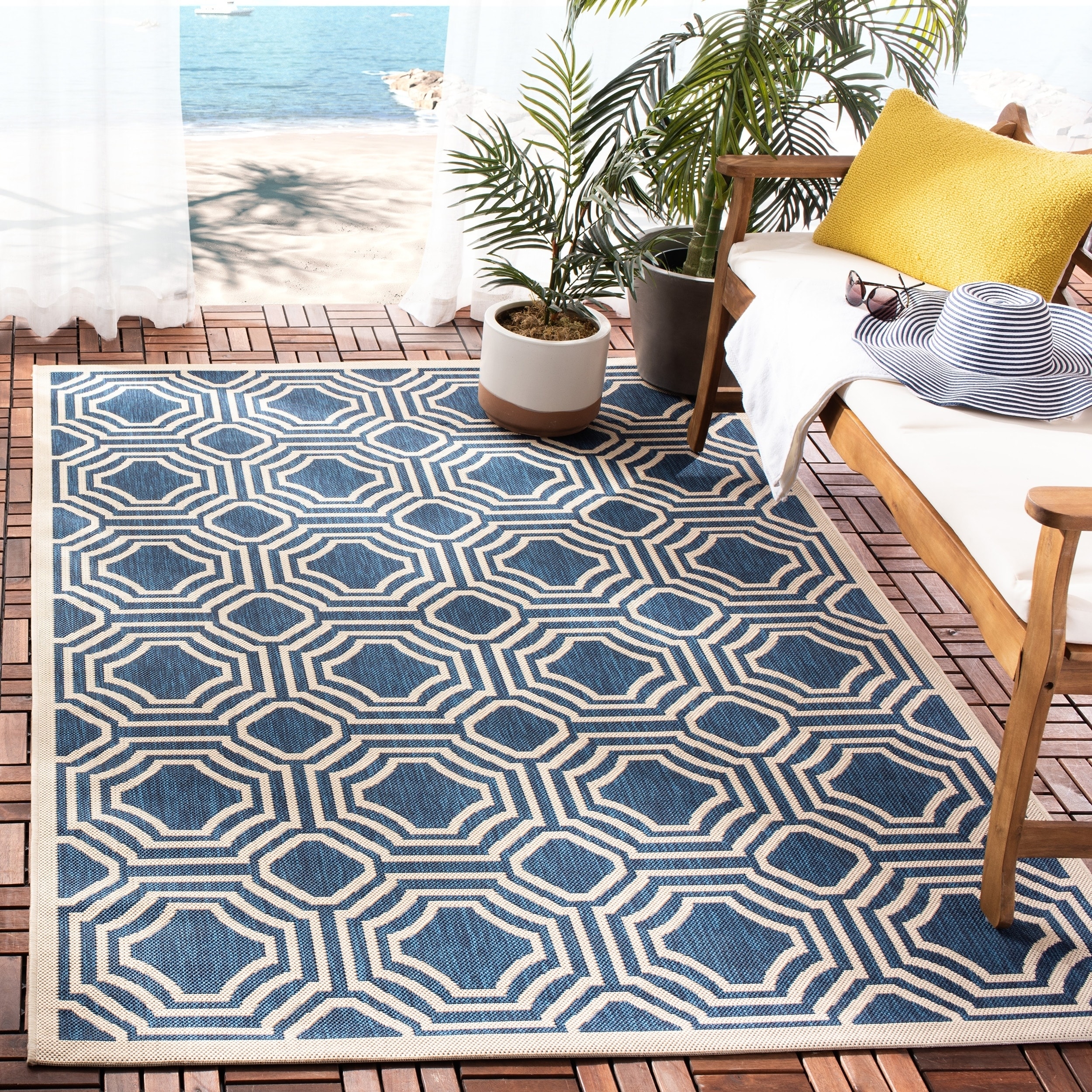 Safavieh Indoor/ Outdoor Moroccan Courtyard Navy/ Beige Rug (67 X 96)