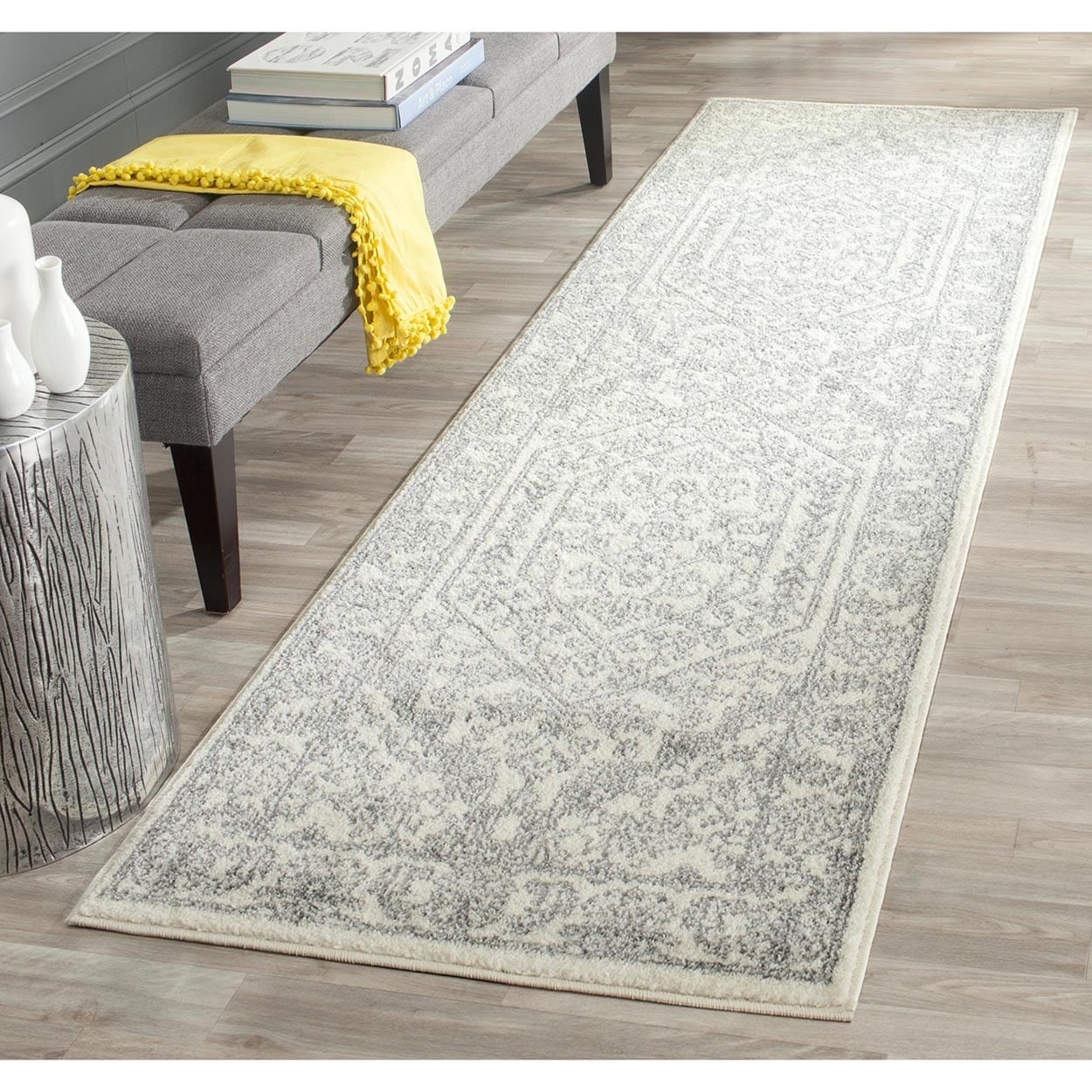 Safavieh Adirondack Ivory/ Silver Rug (26 X 8)