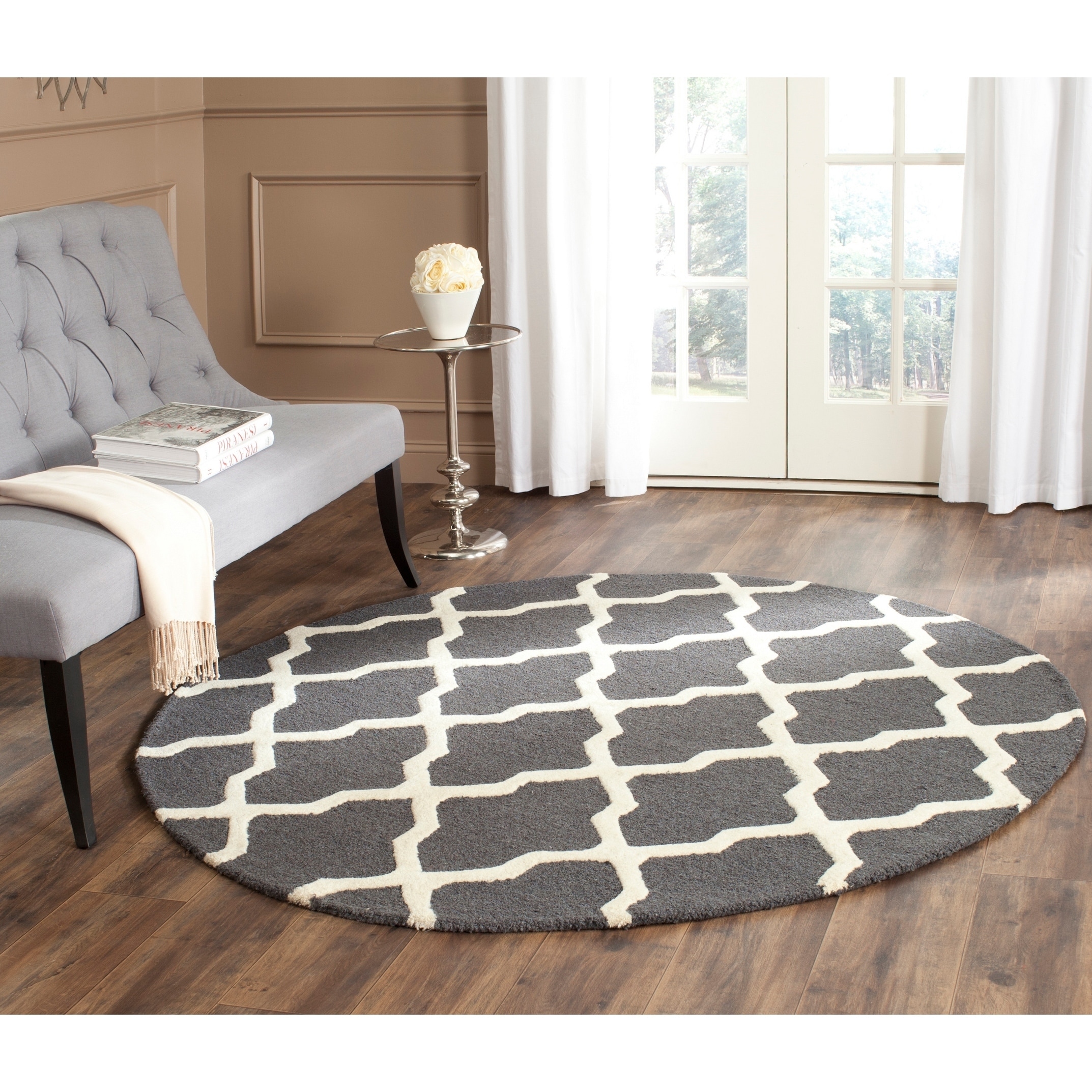 Safavieh Handmade Moroccan Cambridge Dark Grey/ Ivory Wool Rug (6 Round)