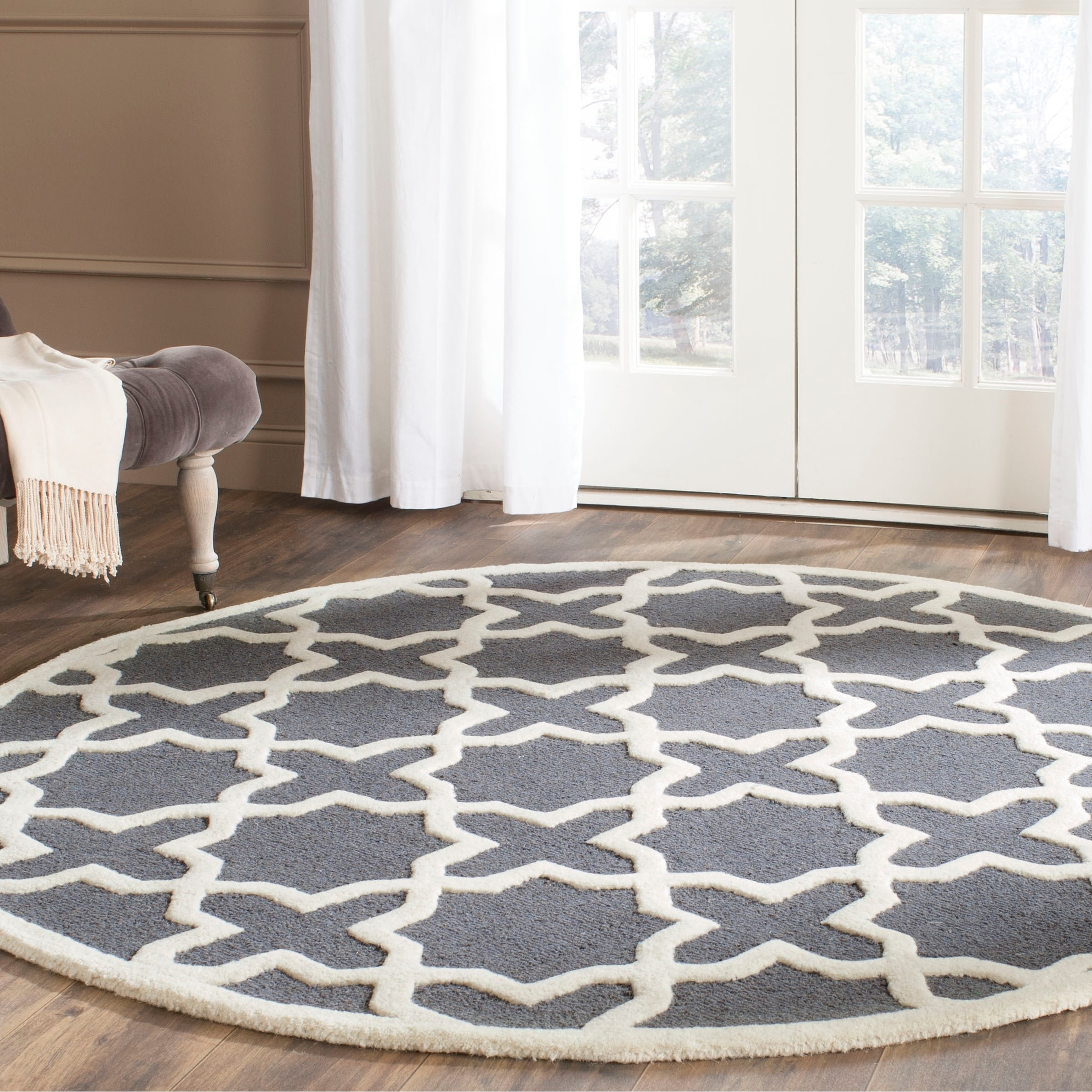 Safavieh Handmade Moroccan Cambridge Dark Grey/ Ivory Wool Rug (6 Round)