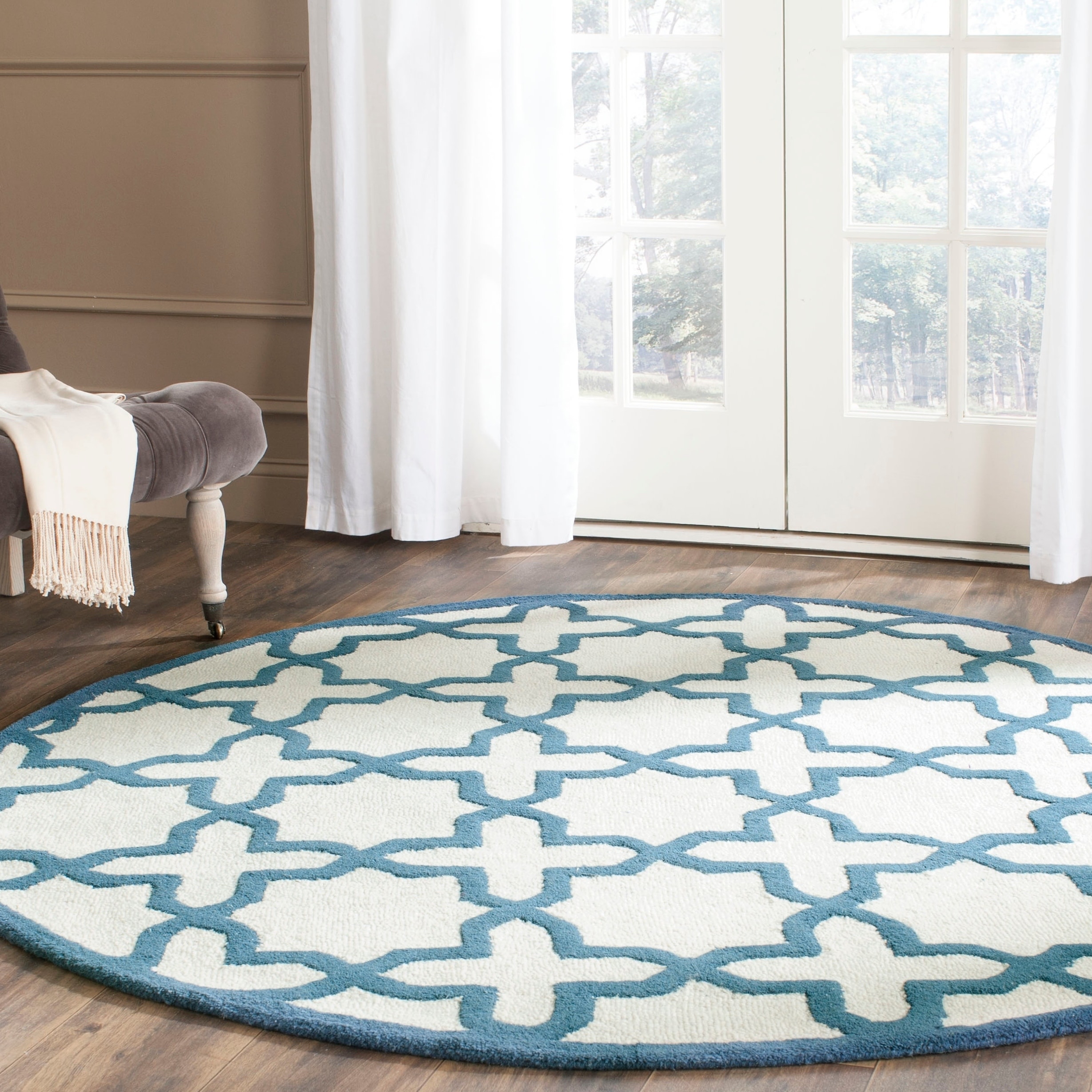 Safavieh Handmade Moroccan Cambridge Ivory/ Navy Wool Rug (6 Round)