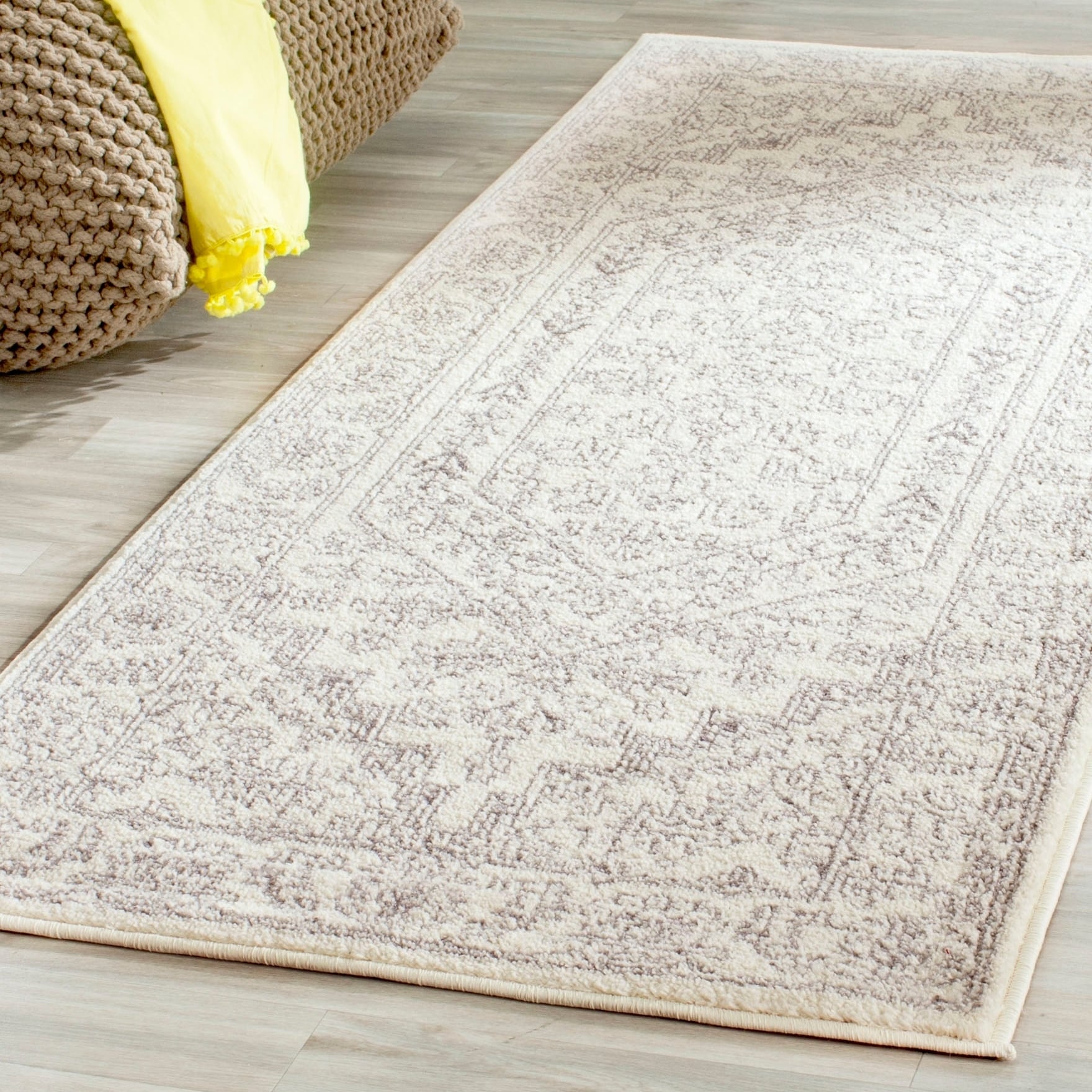 Safavieh Adirondack Ivory/ Silver Rug (26 X 10)