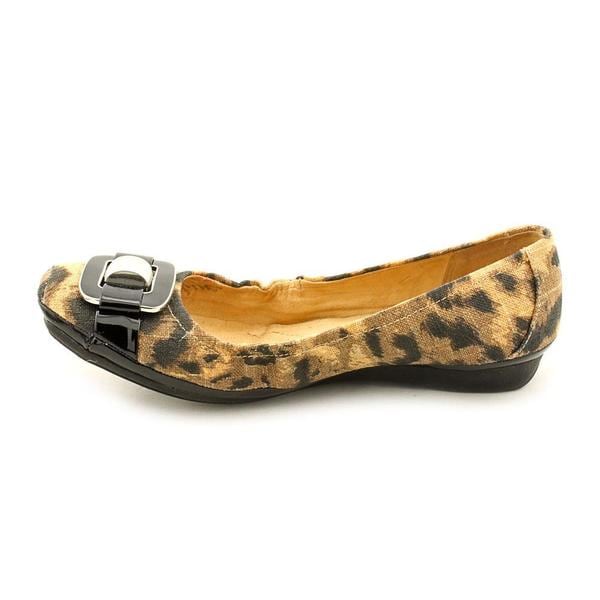 naturalizer narrow flats