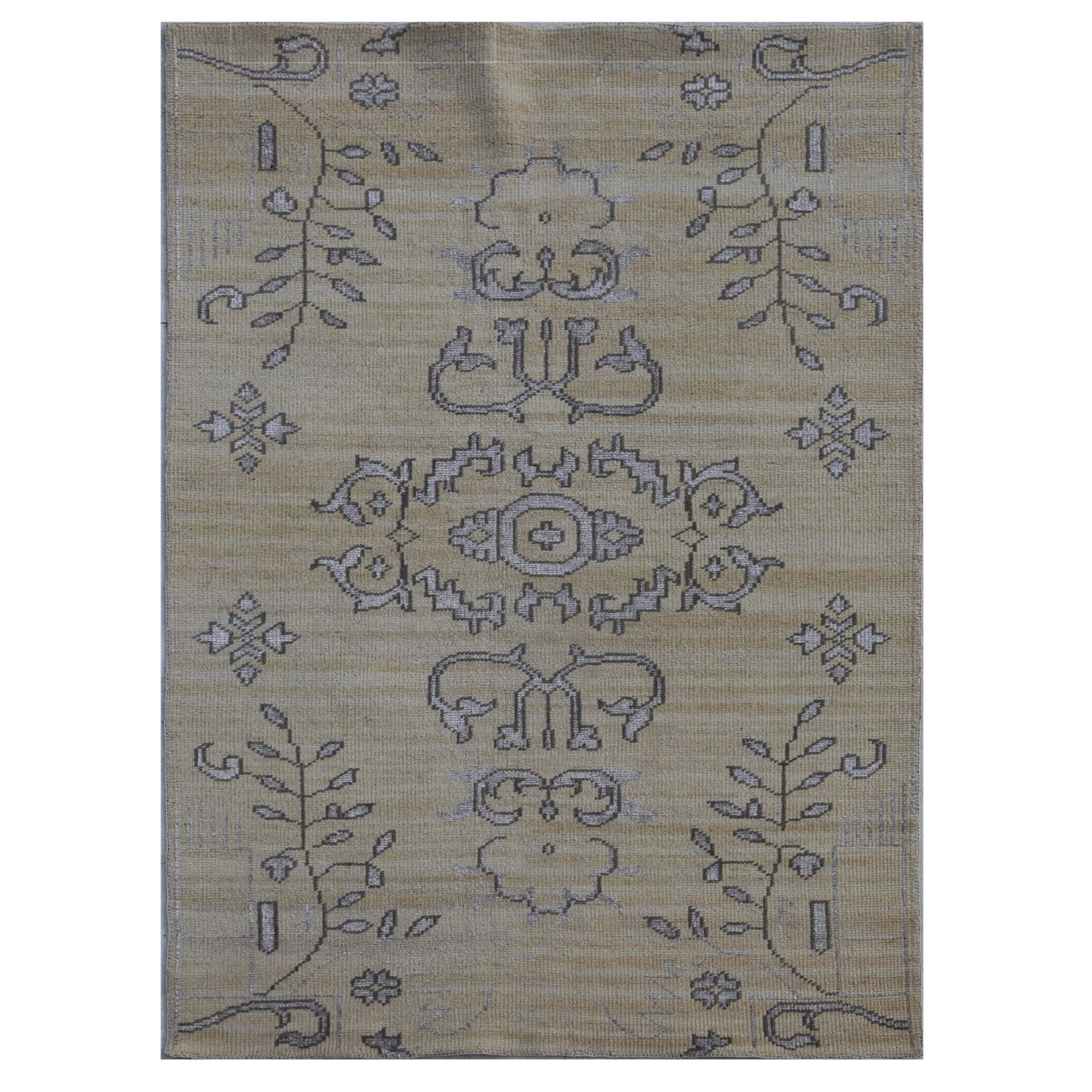 Hand knotted Ivory Oriental Pattern Wool Rug (5 X 8)