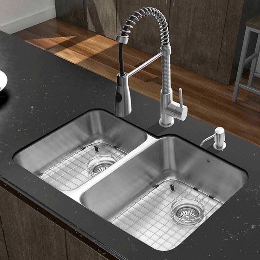 VIGO All-in-One 32-inch Stainless Steel Undermount Kitchen Sink and Brant Stainless Steel Faucet Set