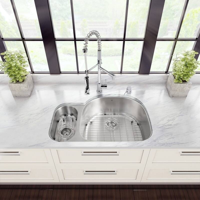 VIGO Fulton Stainless Steel 32-inch Kitchen Sink and Zurich Faucet Set