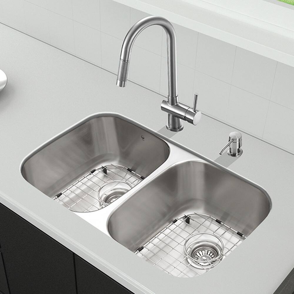 VIGO All-in-One 32-inch Stainless Steel Undermount Kitchen Sink and Gramercy Stainless Steel Faucet Set
