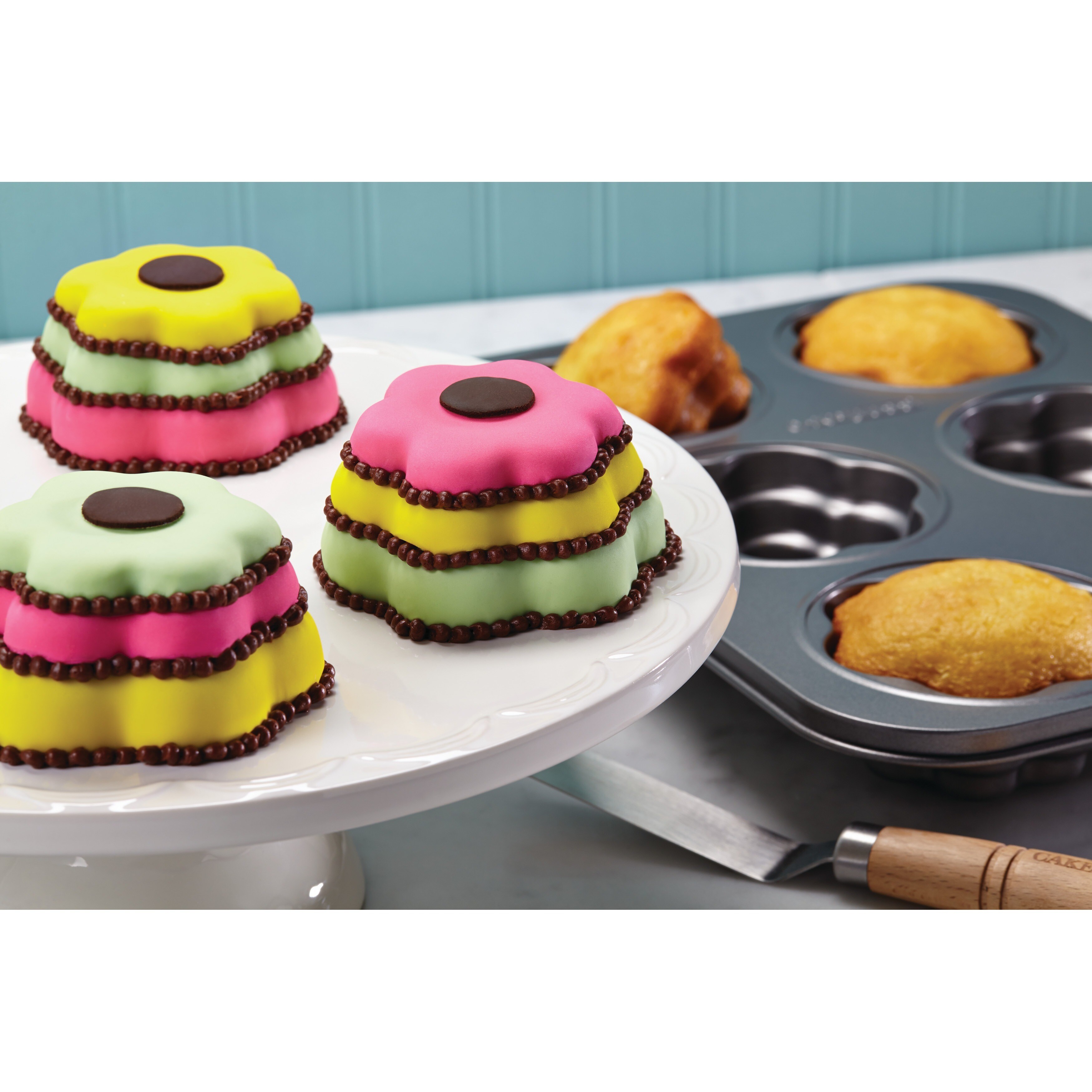 Calphalon Nonstick Bakeware Set, 10-Piece Set Includes Baking Sheet, Cookie  Sheet, Cake Pans, Muffin Pan, and More, Dishwasher Safe, Silv