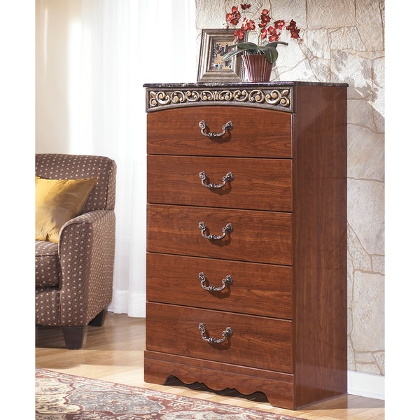 Signature Design by Ashley 'Fairbrooks Estate' Reddish-brown 5-drawer Chest