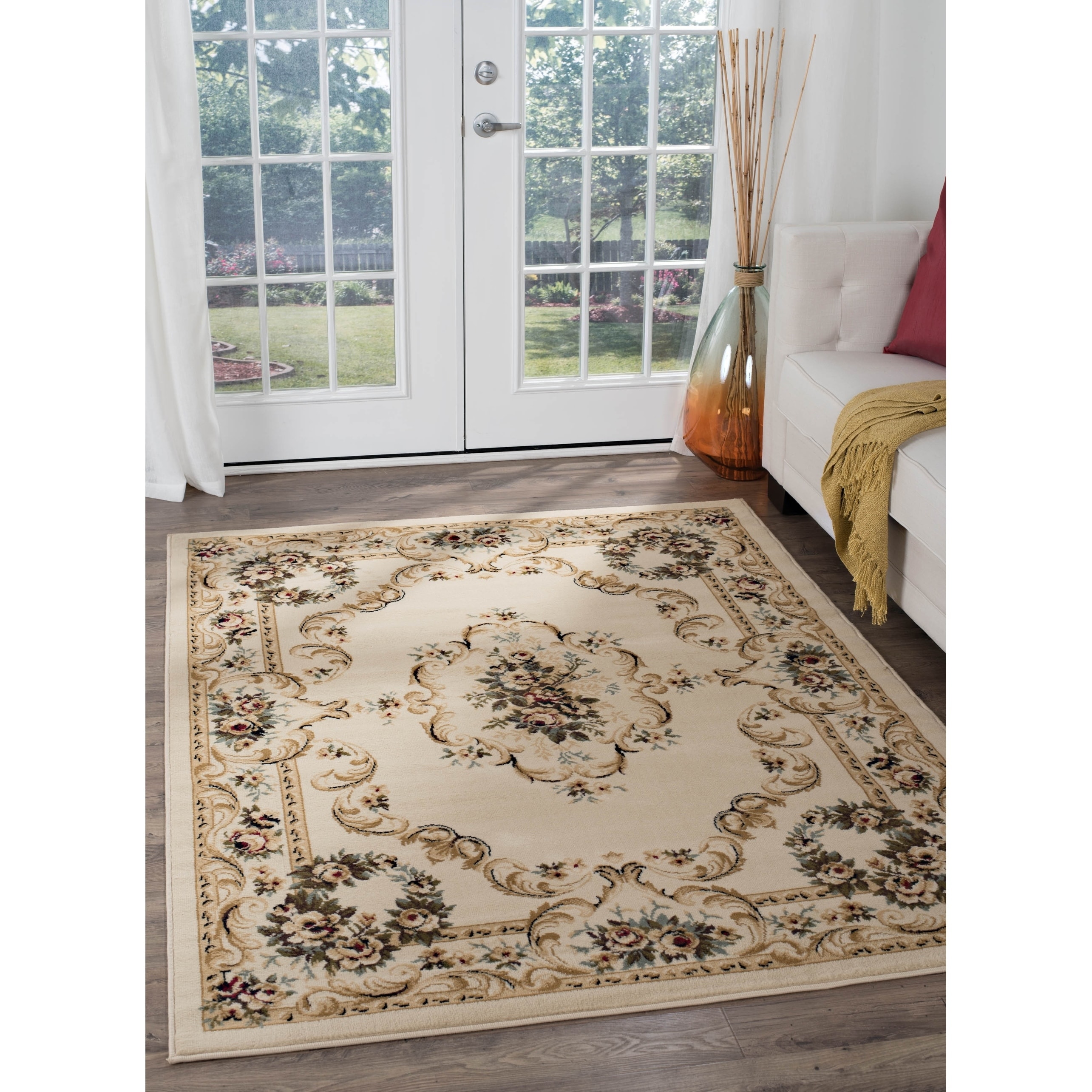 Lagoon Beige Traditional Area Rug (93 X 126)