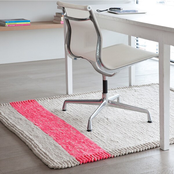 Pepper Handwoven Pink Braided Area Rug (4' x 6') 4' x 6' Free