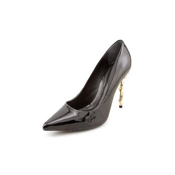 schutz patent leather pump