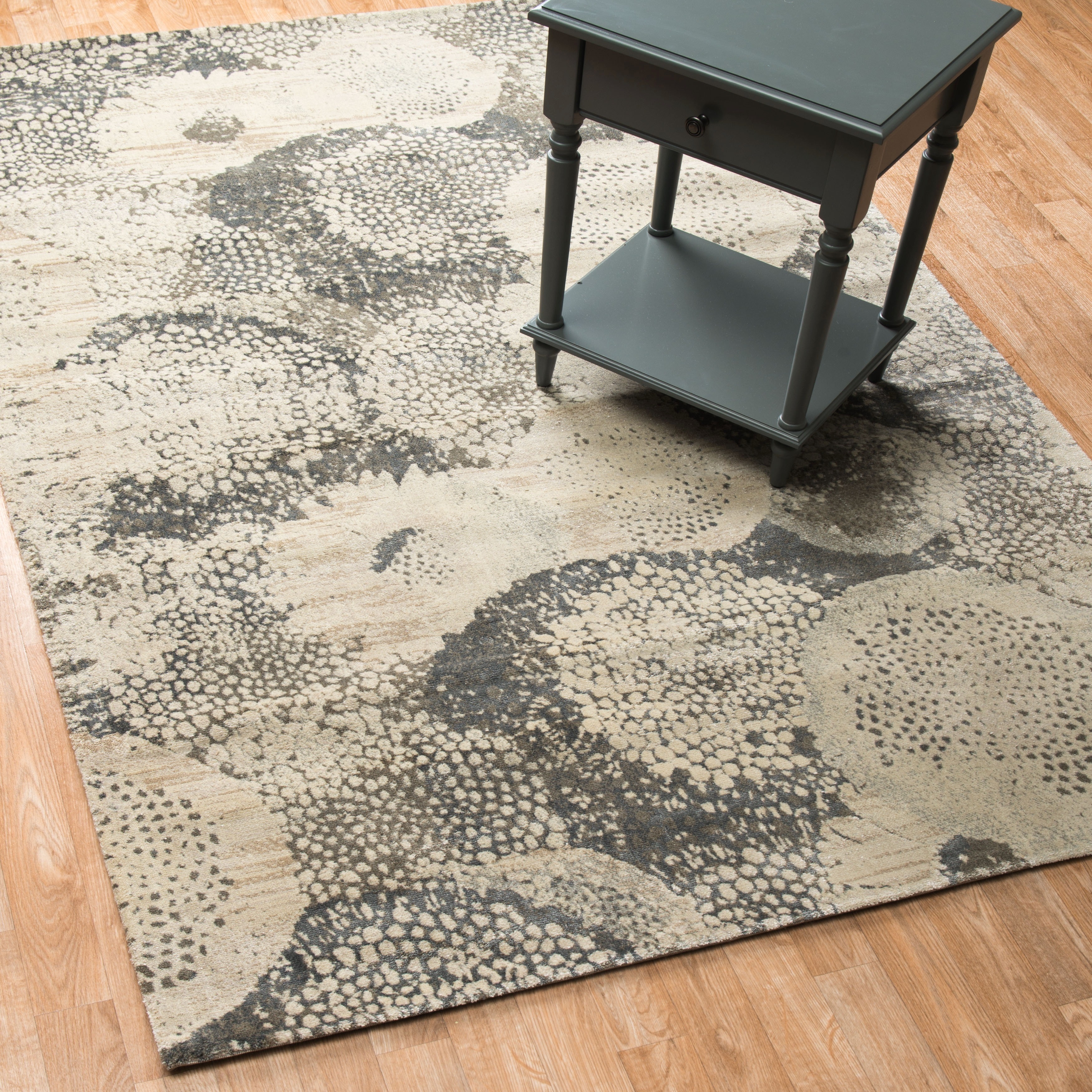 Emerson Ivory/ Smoke Rug (76 X 105)