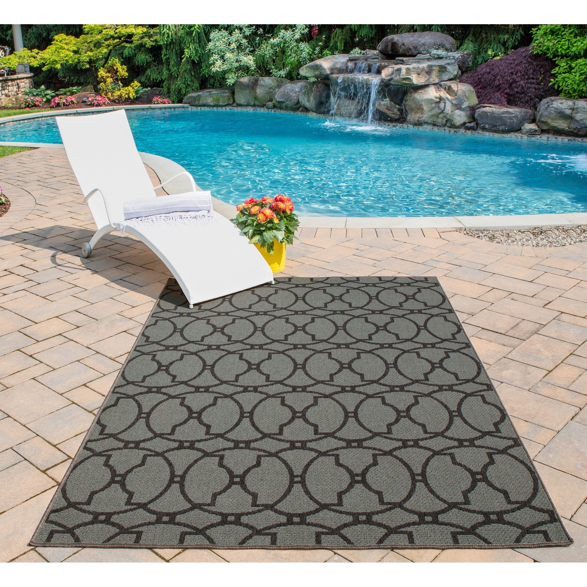 Indoor/ Outdoor Charcoal Tile Rug (23 X 46)