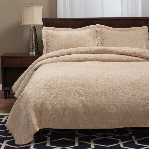 Grand Bazaar Faux Suede 3-piece Fauna Quilt Set in Light Brown