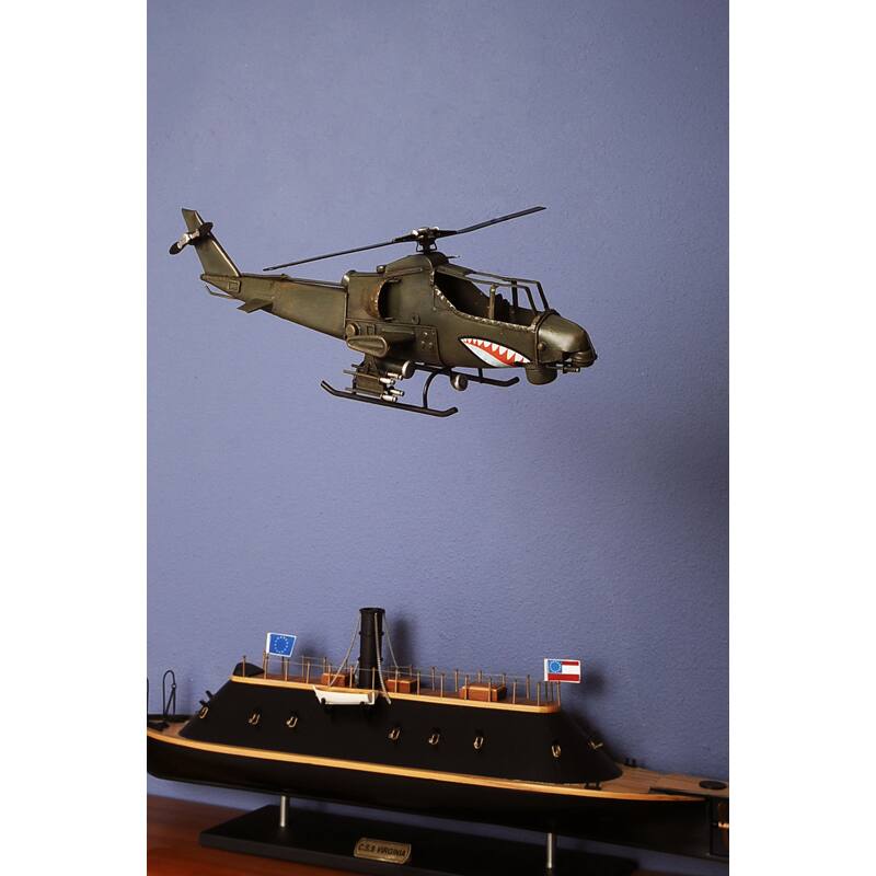 1960s US Attack Helicopter 1:46