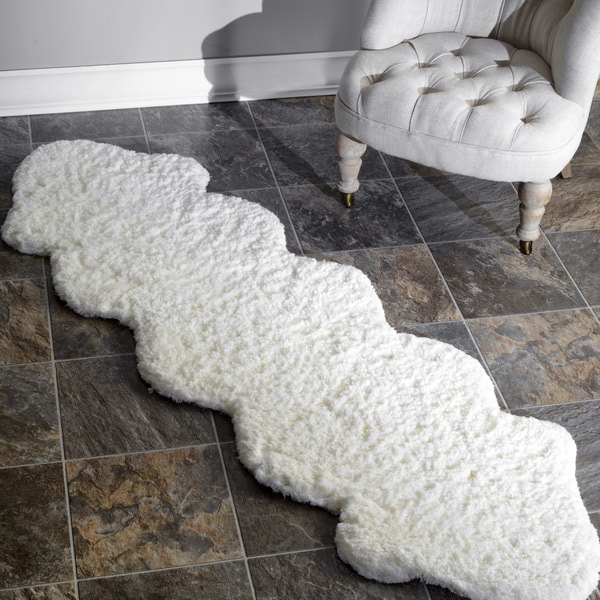 nuLOOM Hand Tufted Faux Sheepskin Double Pelt White shag Rug