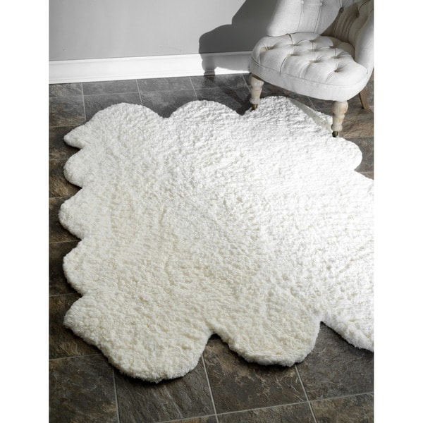 nuLOOM Hand tufted Faux Sheepskin Sexto Pelt Natural shag Rug (4 x 9