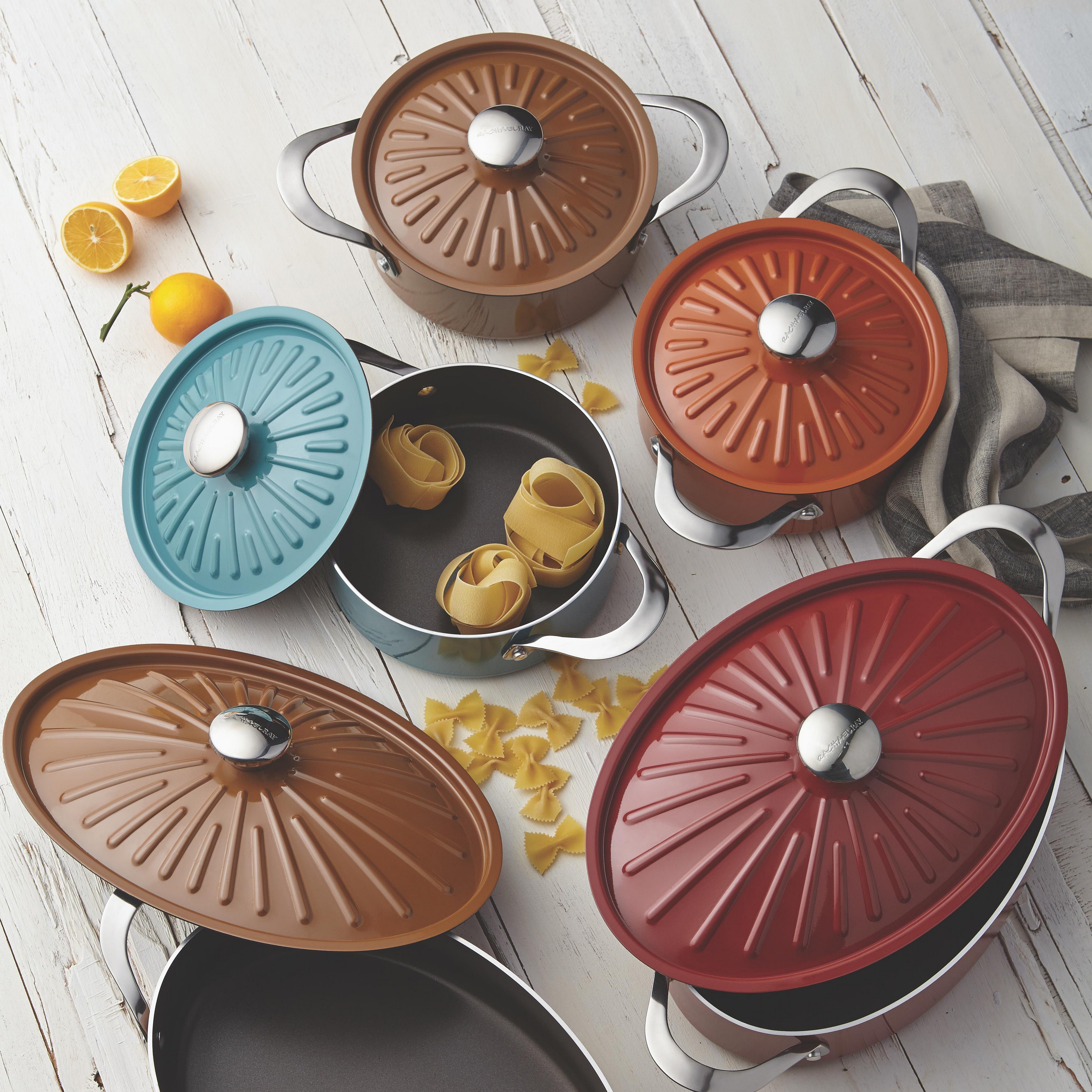 Rachael Ray Cucina Oven-To-Table Hard Enamel Nonstick 2-1/2-quart Covered  Round Casserole - Bed Bath & Beyond - 9216695