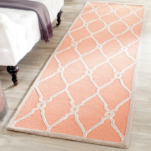 Safavieh Handmade Moroccan Cambridge Coral/ Ivory Wool Rug - 2'6 x 8'