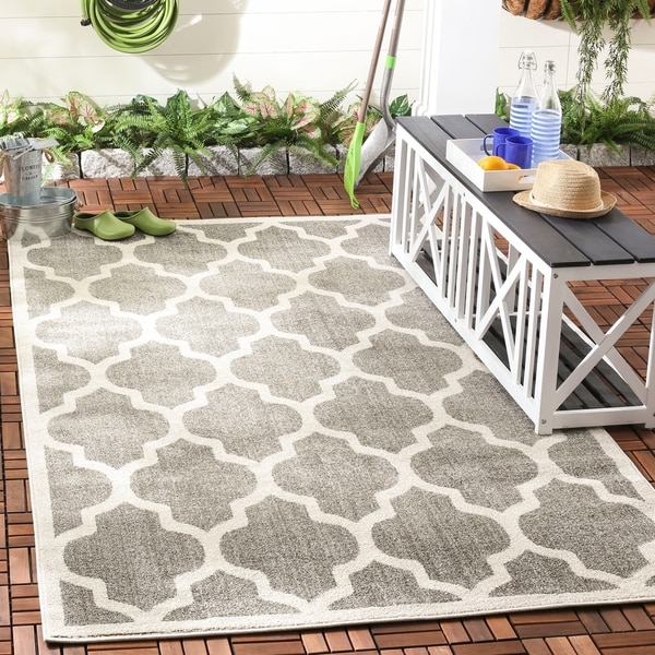 Safavieh Indoor/ Outdoor Amherst Dark Grey/ Beige Rug - 8' x 10'