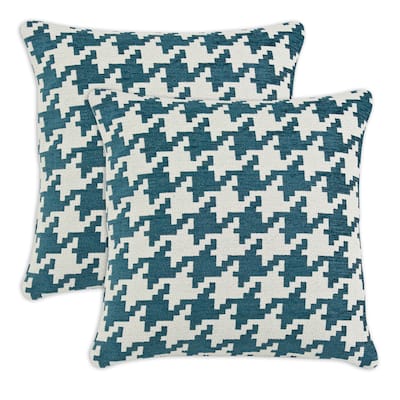 Keltic Peacock 17-inch Decorative Throw Pillows (Set of 2)