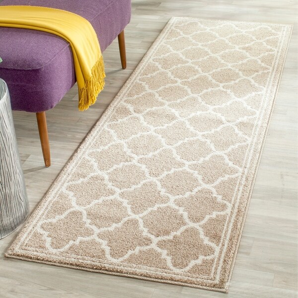 Safavieh Indoor/ Outdoor Amherst Wheat/ Beige Rug - 2'3 x 7'