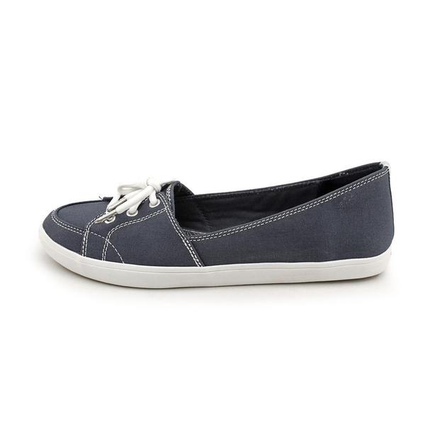 narrow canvas shoes