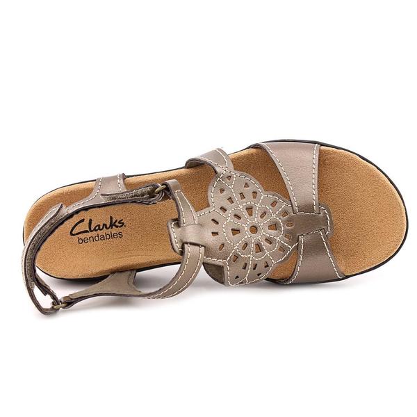 clarks sandals size 7