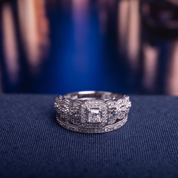 Miadora Signature 14k White Gold 1/2ct TDW Diamond Halo Bridal Ring Set