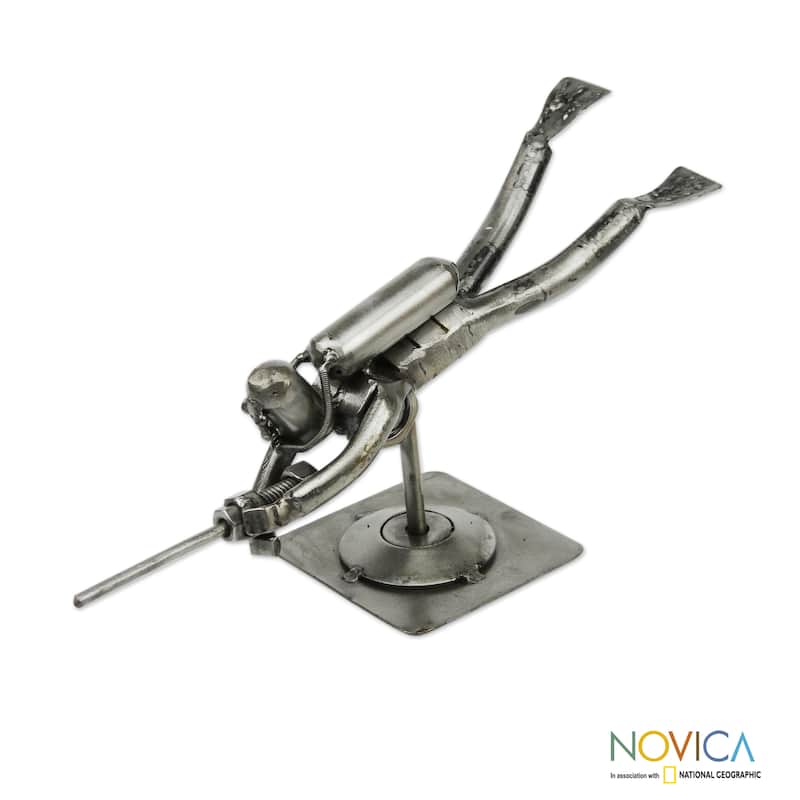 Handmade Recycled Metal 'Rustic Scuba Diver' Sculpture (Peru)