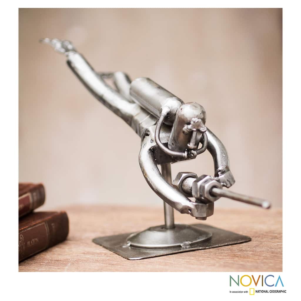 Handmade Recycled Metal 'Rustic Scuba Diver' Sculpture (Peru)