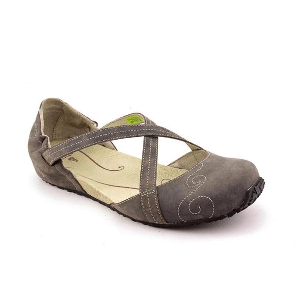 Shop Ahnu Women�s �Karma� Leather Casual Shoes (Size 5