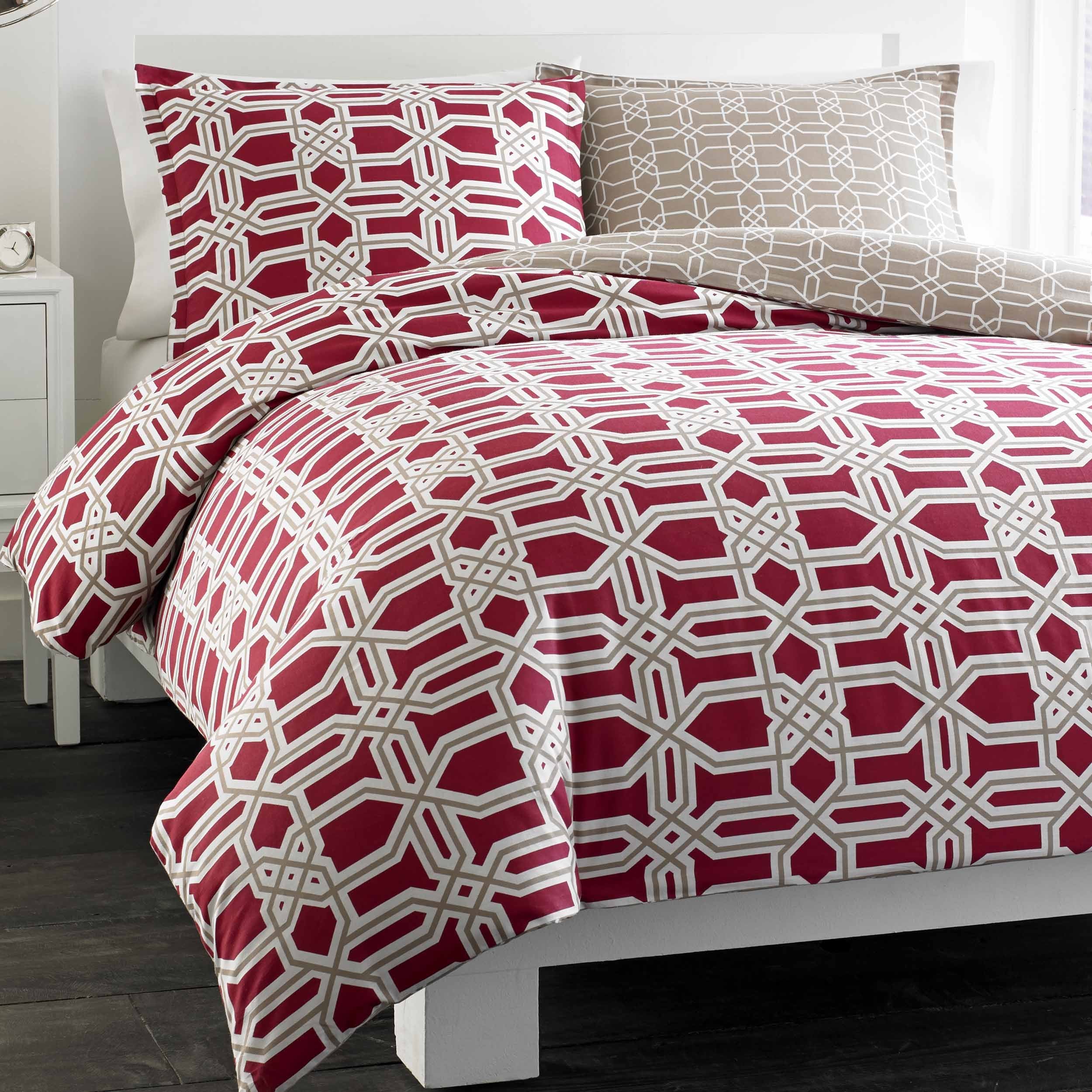 Shop City Scene Labyrinth Red Reversible Cotton 3 Piece Duvet