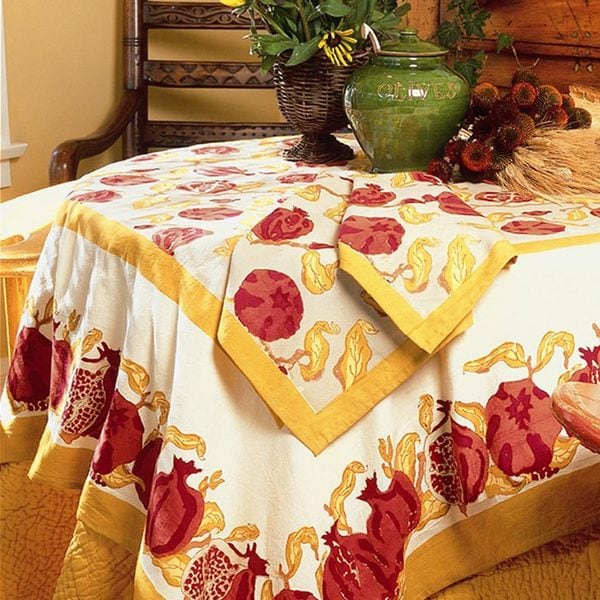 Tablecloths bed store bath and beyond