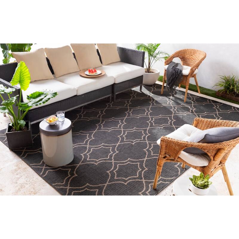 Livabliss Natasha Indoor/ Outdoor Transitional Trellis Area Rug - 8'9" Round - Black