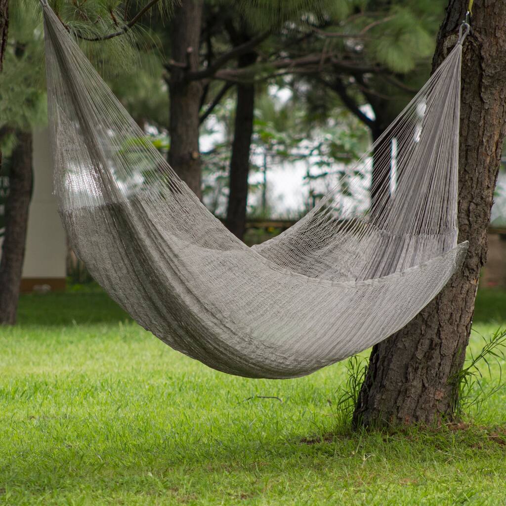 Handmade Moonlight Outdoor Beach Garden Patio Pool Silver Gray Durable Unique Knotted Rope Style Nylon Double Hammock (Mexico)