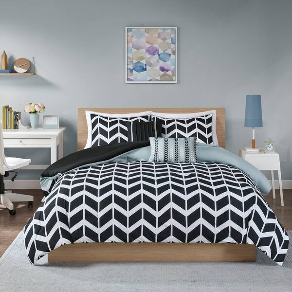 Shop Intelligent Design Elle Chevron 5 Piece Comforter Set On
