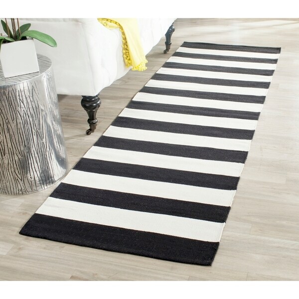 Safavieh Montauk Handmade Caspian Flatweave Black/ Ivory Stripe Cotton Rug - 2'3" x 8'