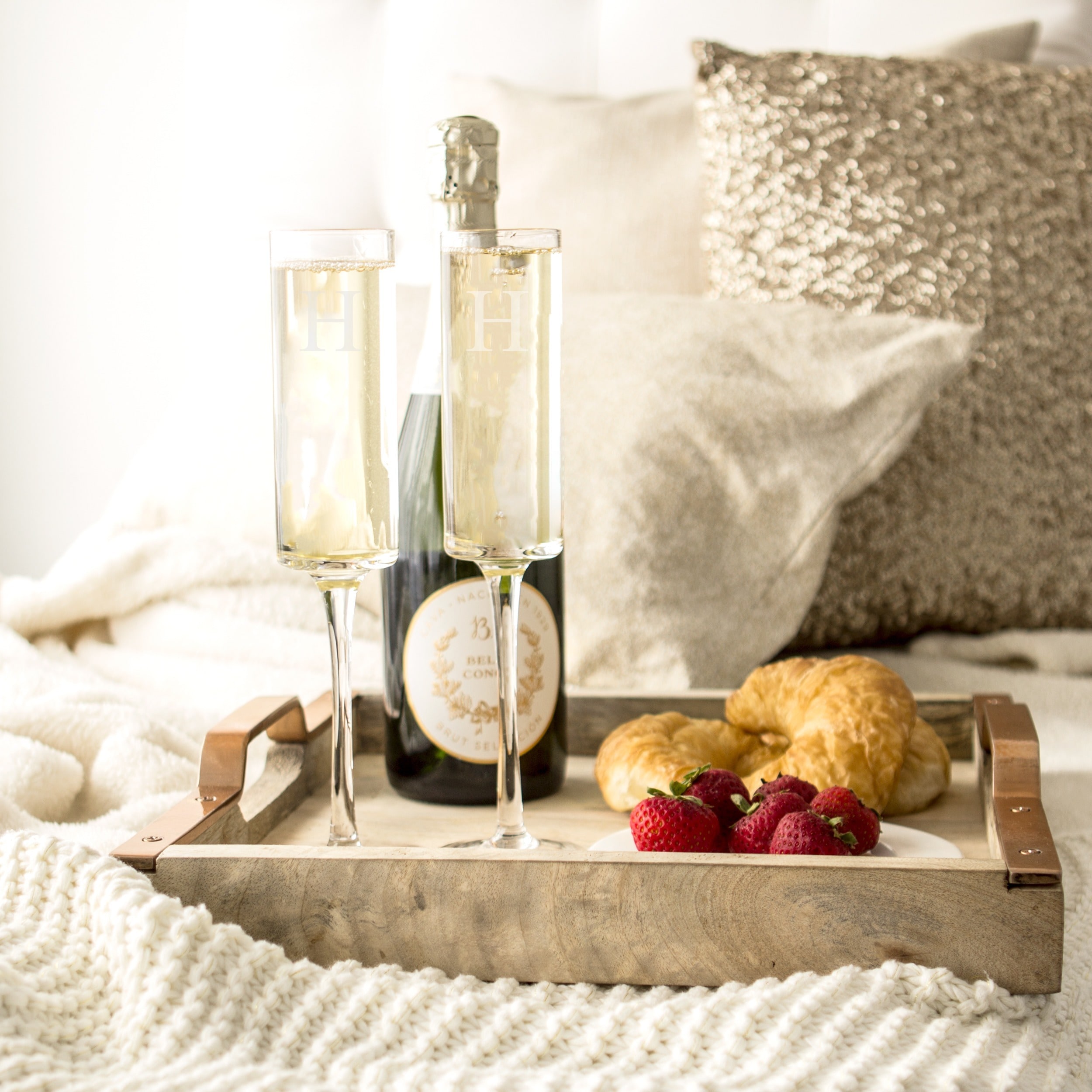 https://ak1.ostkcdn.com/images/products/9523331/Personalized-Contemporary-Champagne-Flutes-02f91959-dc27-4293-b030-d9b5e7119db2.jpg