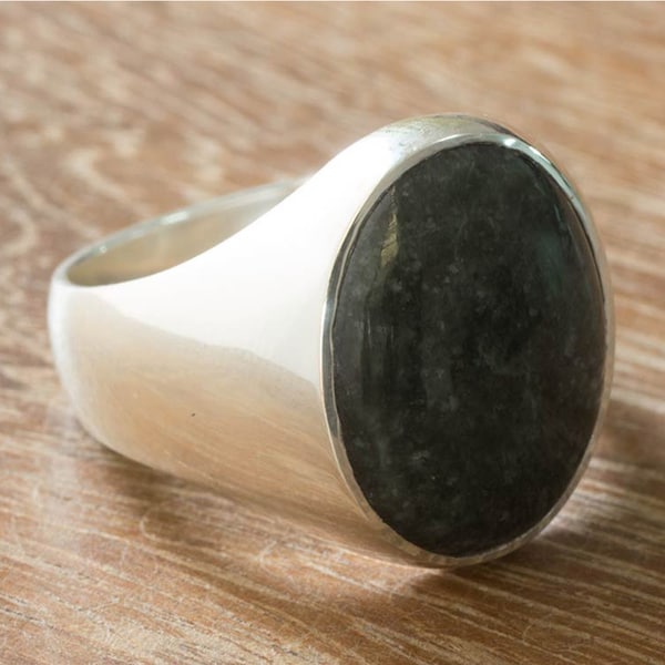 Handmade Men's Sterling Silver 'Royal Green' Jade Ring (Guatemala