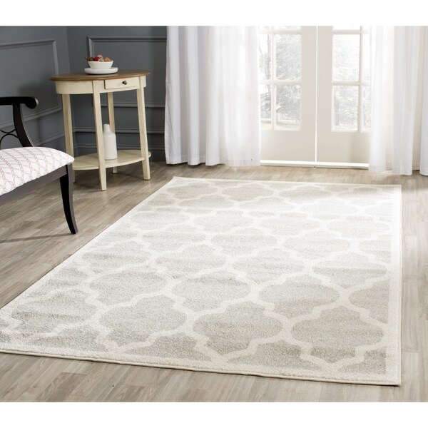 Safavieh Indoor/ Outdoor Amherst Light Grey/Beige Rug - 8' x 10'
